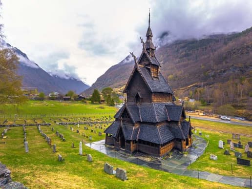 Дървената църква в Боргунд